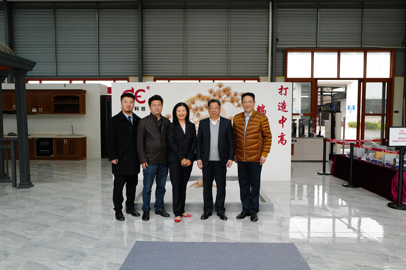 陳剛：貴州鋁廠黨委書記；中國鋁業貴州分公司總經理
